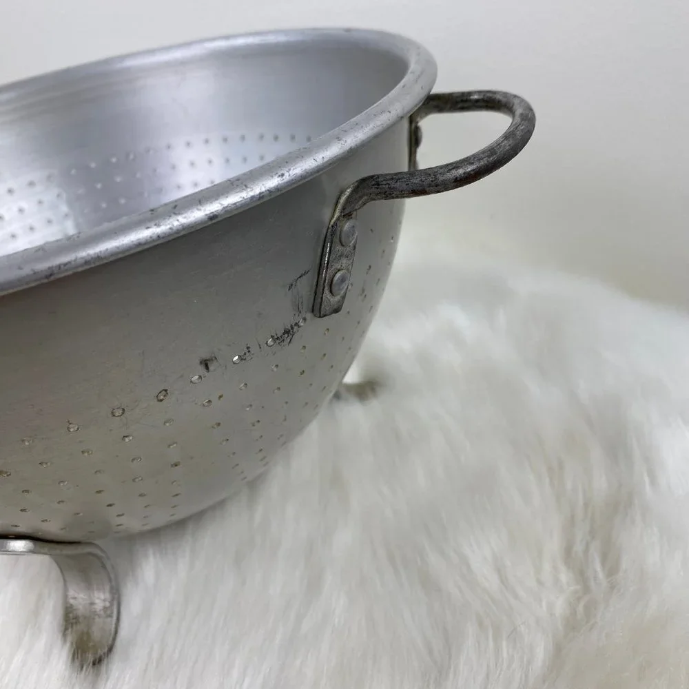 Vintage WEAR EVER heavy duty Aluminum -Colander Strainer- Footed Model A-3123